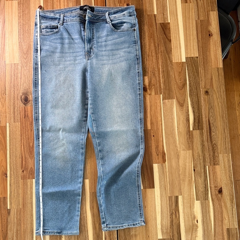 Jordache Sky Blue High Rise Curvy Mom Jeans - Size 12 - Picture 6 of 13